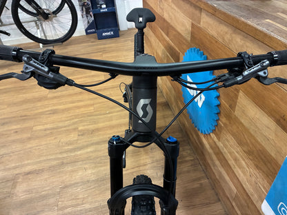 Ex Staff Bike - Scott Spark Large with new wheels and tyres